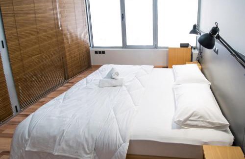 Xanthi Apartment | Urban Downtown Suite Xanthi Two Bedrooms Meno Homes 4