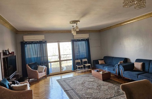 Al Duqqi Apartment | Urban Elegance! Close to everything!