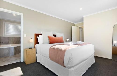 Kawarau Falls House | Urban Elegance