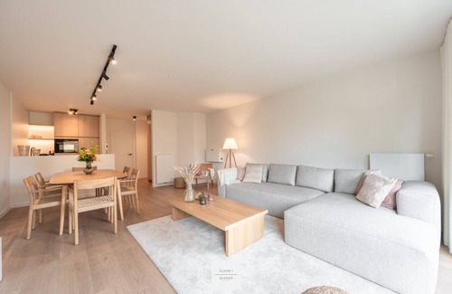 Duinbergen Apartment | Urban Floor, a sea breeze and beach around the corner in exclusive Duinbergen