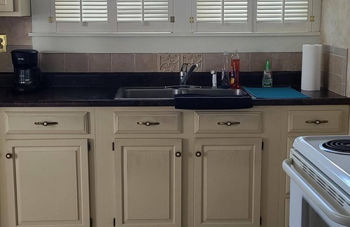 Maysville House | URBAN GETAWAY - .6 Downtown Maysville/Entire House