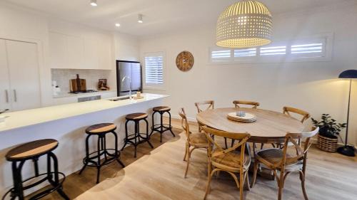 Wagga Wagga Villa | Urban Haven Central Wagga