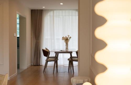 Jing'an Apartment | Urban Hub - People's Square Branch superior 3br near Xintiandi and Bund