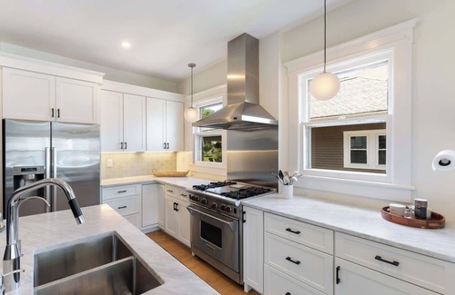 Jeffersonville House | Urban Lakeside 3BR Retreat w/Private Pool