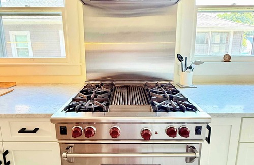 Jeffersonville House | Urban Lakeside 3BR Retreat w/Private Pool