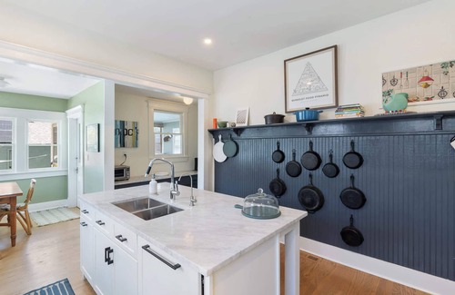 Jeffersonville House | Urban Lakeside 3BR Retreat w/Private Pool