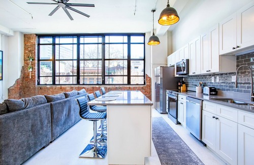 Old City Condo | Urban Luxe: Stylish 4BR in Sterchi Lofts
