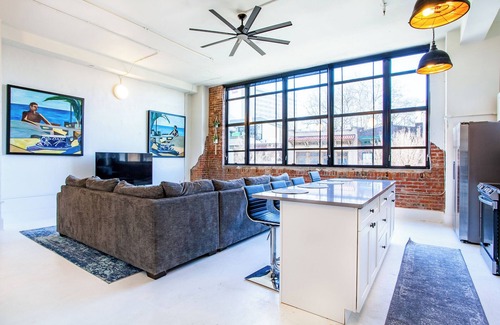 Old City Condo | Urban Luxe: Stylish 4BR in Sterchi Lofts