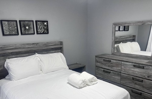 Irvington Apartment | Urban Oasis 3Kings Bed 4 mins from EWR-NYC Downtown Newark