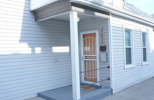 Detroit - Shoreway House | Urban Oasis- Centrally located- Walkable to Beach