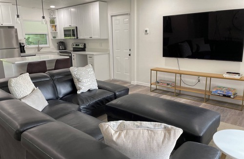 Brandon House | Urban oasis mins to Airport, Downtown Tampa with Free WIFI and parking