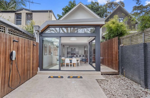 Newtown House | Urban oasis: Stylish 4BR retreat in vibrant Newtown