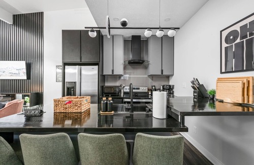 Indianapolis House | Urban Retreat | Downtown Indy + Garage Parking!