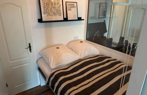 Bahnhofsviertel Apartment | URBAN Studio Apartment mit Designerbad Sehr zentrale Lage 5 Minuten zu Fuß in die Innenstadt
