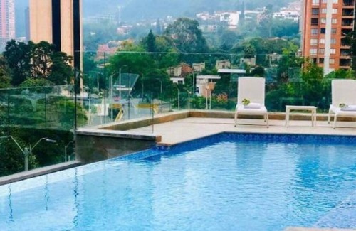 El Tesoro Apartment | Urban Studios 1103th floor, Pool/Gym