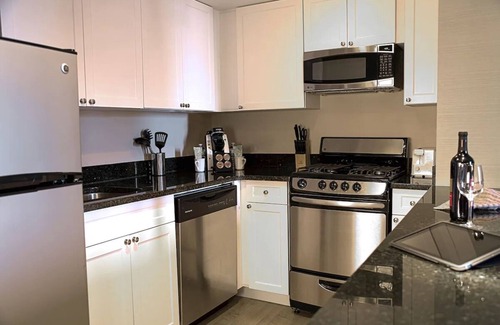 Logan Square Hotel | Urban Suite Perfect for Shopping and Dining in Philly, Pets are Welcome For Free