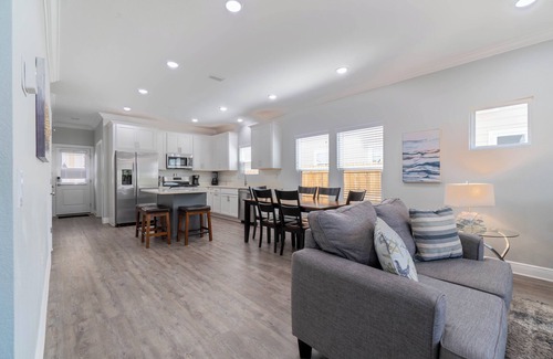 South Pensacola House | Urban Vista | 4 Bed, 2.5 Bath
