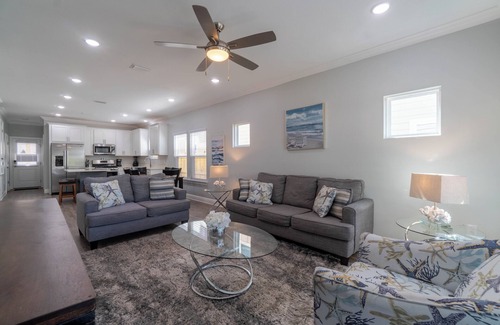 South Pensacola House | Urban Vista | 4 Bed, 2.5 Bath
