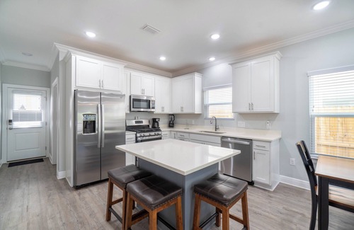 South Pensacola House | Urban Vista | 4 Bed, 2.5 Bath