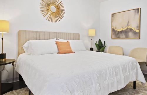 Columbia House | UrbanChic Retreat