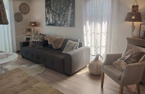 Garderen House | Urbane Holiday Home in Garderen with Terrace and Garden