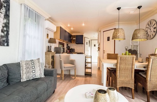 Garderen House | Urbane Holiday Home in Garderen with Terrace and Garden
