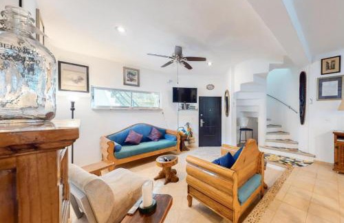 Ejidal Villa | UrbanEden 'Another Day In Paradise'