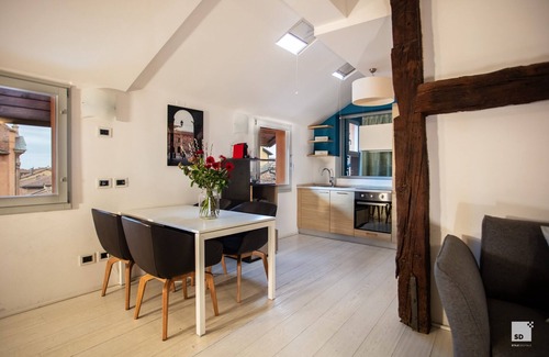 Historic Center Apartment | Urbanicooh Azzoguidi Apartment