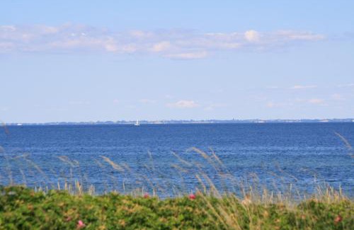 Kronsgaard Apartment | Urlaub mit Ostseeblick, Schwimmbad, Sauna & direkte Strandlage