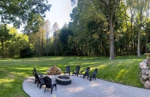 Drayton Plains House | Pine Knob Pink House
