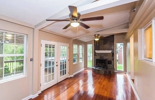 Bairdford House | US OPEN RENTAL- 3 bedroom- 10 mins from Oakmont Country Club