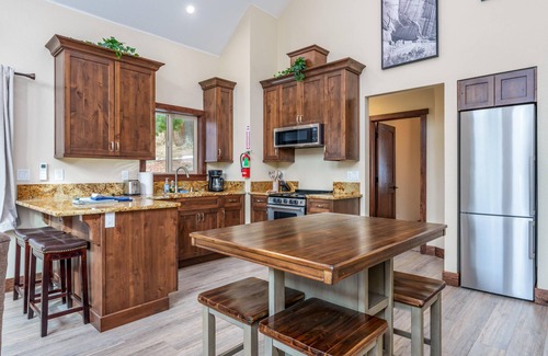Yosemite National Park Cabin | Devonshire - Aberdeen