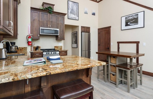 Yosemite National Park Cabin | Devonshire - Aberdeen
