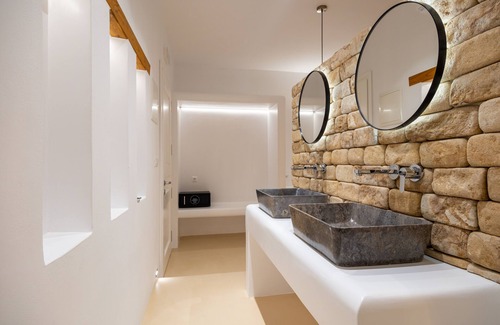 Nea Cryssi Akti Hotel | Utopia Suites by Anna Platanou - Adults only