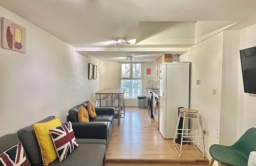 Shepherd's Bush Apartment | Uxbridge Flat – Modern and Comfortable Living Space.