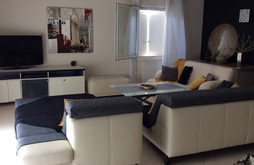Saint-Quentin-la-Poterie Villa | Uzès and surroundings 4 STAR AIR CONDITIONED VILLA WITH SWIMMING POOL FOR 6