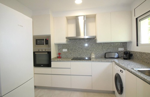Llanca House | V. FANÉ ESQ - Casa con jardín y vista mar en Llançà acabada de reformar