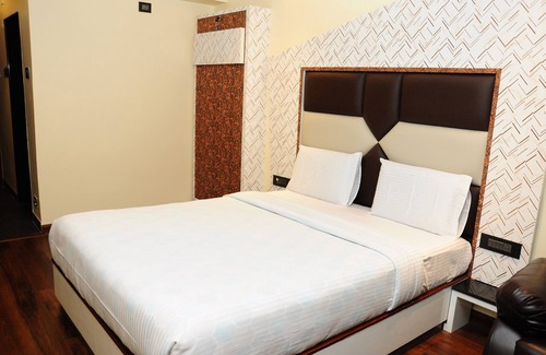 Ooty Hotel | V Grand