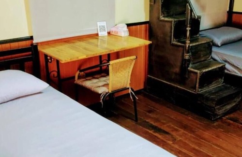 Samphao Lom Bed & Breakfast | V House