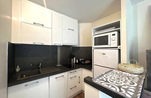 Riou - Petit Juas - Av de Grasse Apartment | V. Park