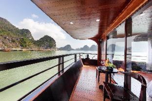 Cat Hai Boat Rental | V'Spirit Cruise