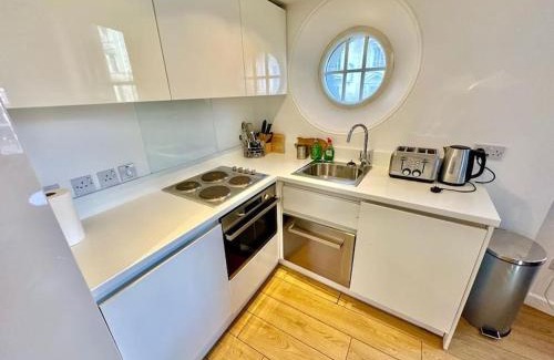 Soho Apartment | V04 - Fantastic Apartment - Piccadilly Circus on your Doorstep.