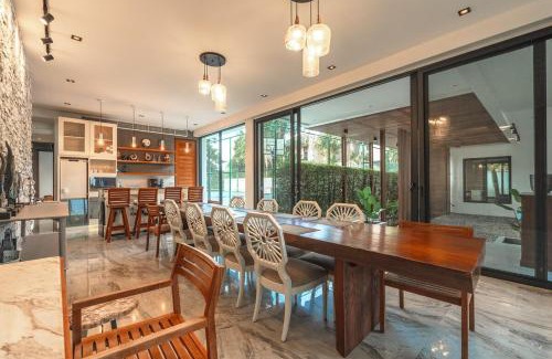 Kathu Villa | V158 9BR Tennis On prestigious Phuket Country Club