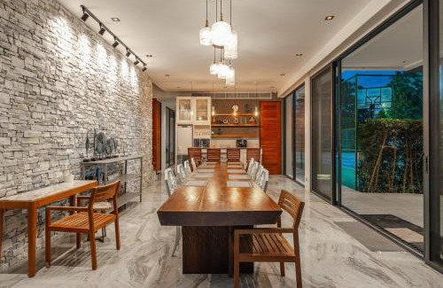 Kathu Villa | V158 9BR Tennis On prestigious Phuket Country Club