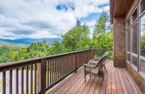 Bethlehem Villa | V3 Gorgeous SKI-IN Mountain View Townhouse with great views in Bretton Woods Fast wifi