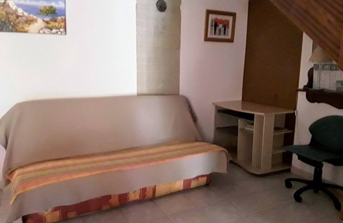 La Londe-les-Maures Villa | Vac mer VAR. Rent T2. 80m2 in wing of villa 4/5 pers in La Londe les Maures.