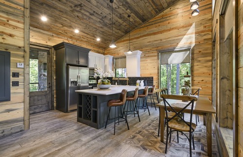 Broken Bow Cabin | Vacana Cuddle Cozy Couples Cabin, Hot Tub, Fire Pit, Pet