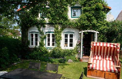 Bojendorf Apartment | Vacation apartment Weißes Haus II with garden in Fehmarn Bojendorf