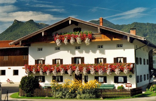 Aschau im Chiemgau Apartment | Vacation apartment I separate living room/bedroom, 40 sqm on the 1st floor