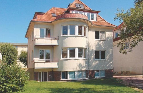 Warnemuende Apartment | Vacation apartment "Luv" with terrace, parking on the property
